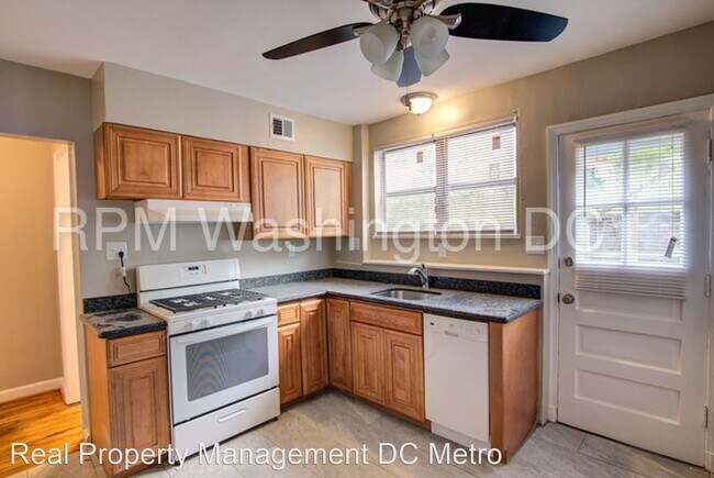 Building Photo - 3 br, 1.5 bath House - 6112 Eastern Ave, NE