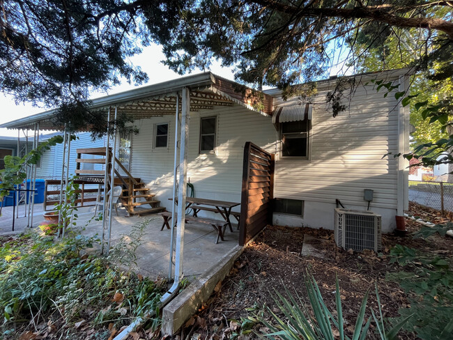 Building Photo - 9536 Theodosia Ave