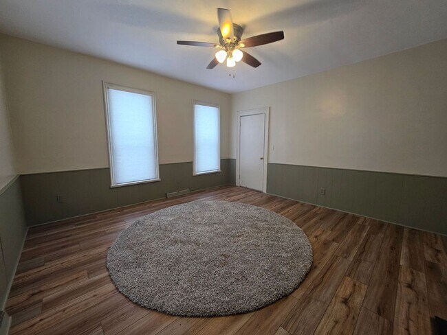 Foto del edificio - Four Bedroom House Available in Battle Creek!