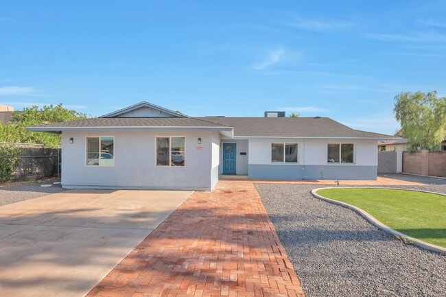 Foto del edificio - 5 Bedroom, 3 Bath, Pool, Remodeled