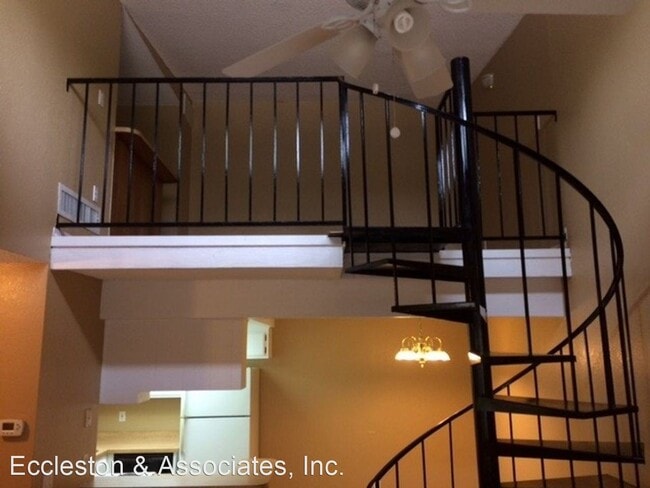 Building Photo - 2 br, 1 bath House - 5500 Dunsmuir #34