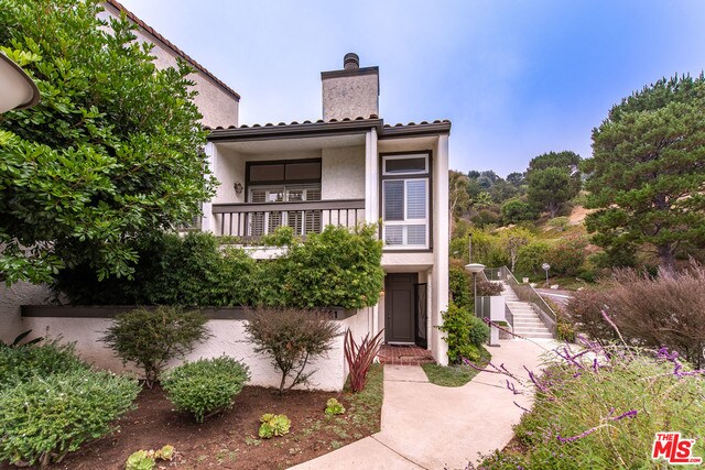 Primary Photo - 17081 Palisades Cir