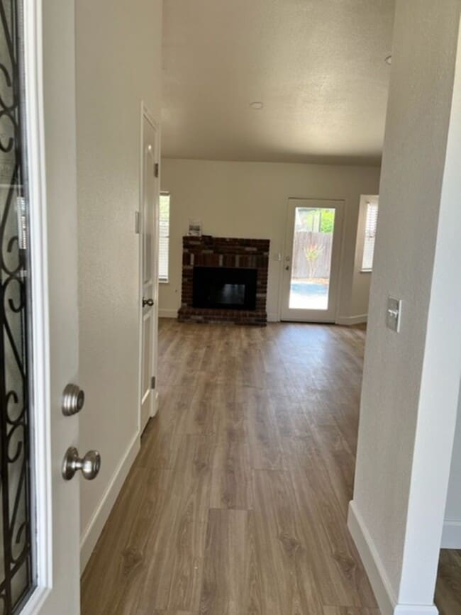 Building Photo - 1521 Cottonwood Ct S
