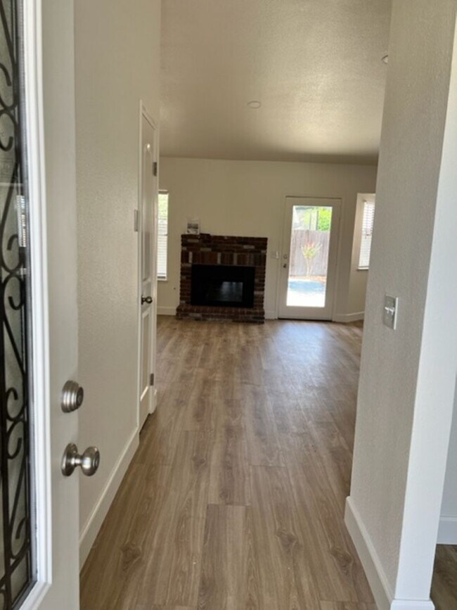 Foto del edificio - 1521 Cottonwood Ct S