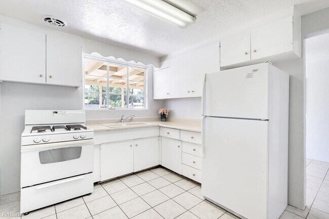 Building Photo - 3 br, 1.5 bath House - 5208 Palo Duro Ave NE