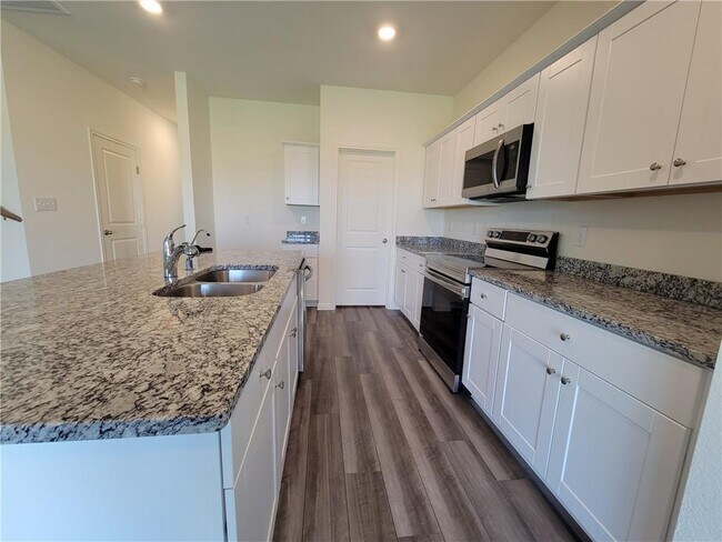 Foto del edificio - 421 Wren Ln