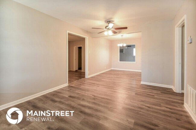 Building Photo - 347 Pilgrim Dr