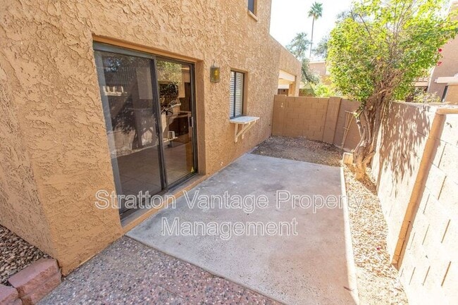 Building Photo - 10414 N 11th Pl