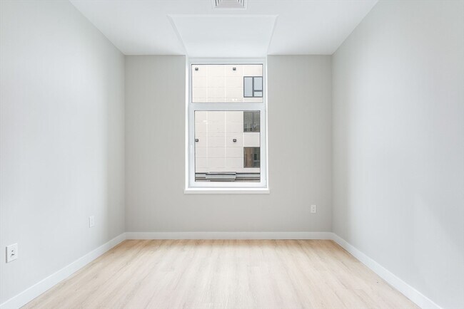Building Photo - 163 Chestnut St