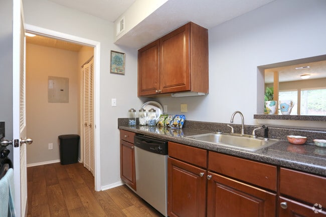 2BR, 2BA - 1,128 SF - Princeton Place Apartments