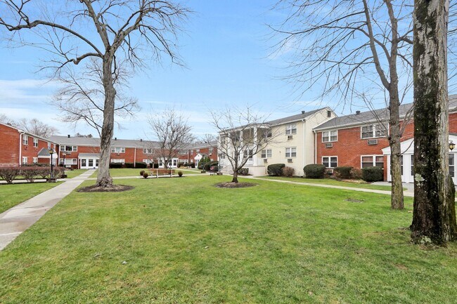 Building Photo - 66 Regency Park