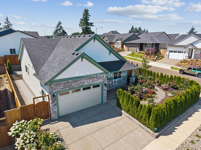 Building Photo - Stunning 3 BD, 2 BA Salem Home with Elegant Finishes!