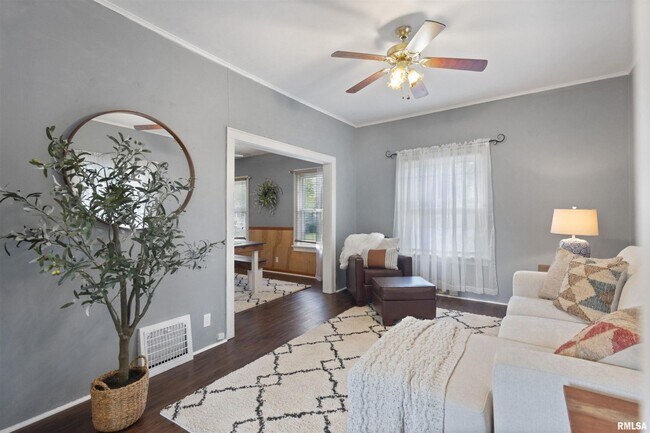 Building Photo - Three bedroom two and a half bath home for...