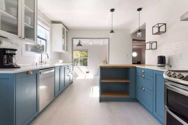 Building Photo - Maxwell Park Oasis: Charming 2-Bedroom Hom...