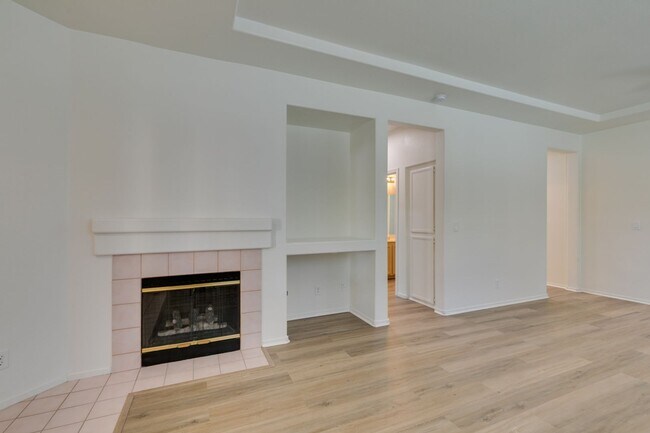 Foto del edificio - SUMMERLIN BEAUTY*UPGRADED*COMMUNITY POOL*3 BEDROOMS*STAINLESS STEEL APPLIANCES*