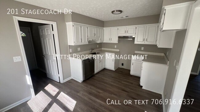 Building Photo - Newly remodeled home in desirable Phenix City