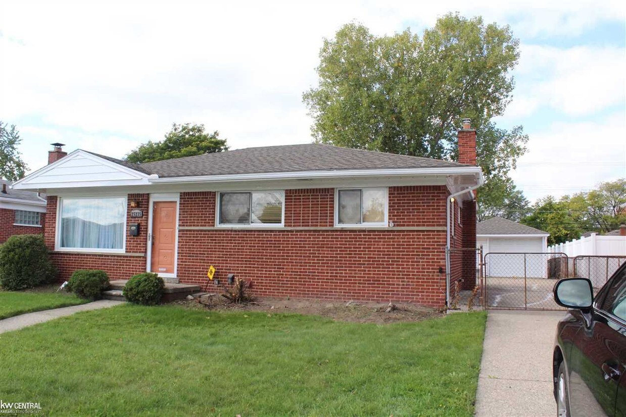 Primary Photo - 25235 Campbell Ave