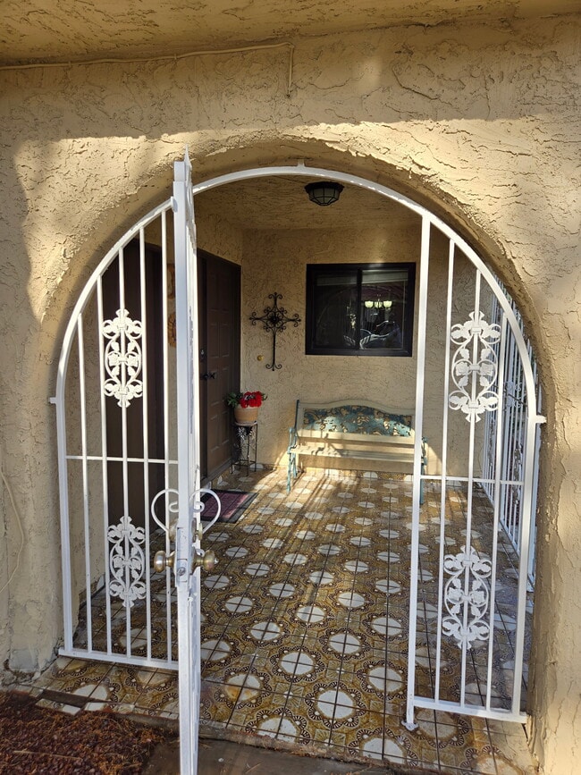 Foto del edificio - 4876 Rollingwood Cir