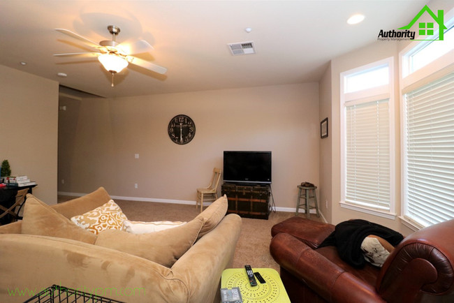 Building Photo - 2991 Sinaloa Trl