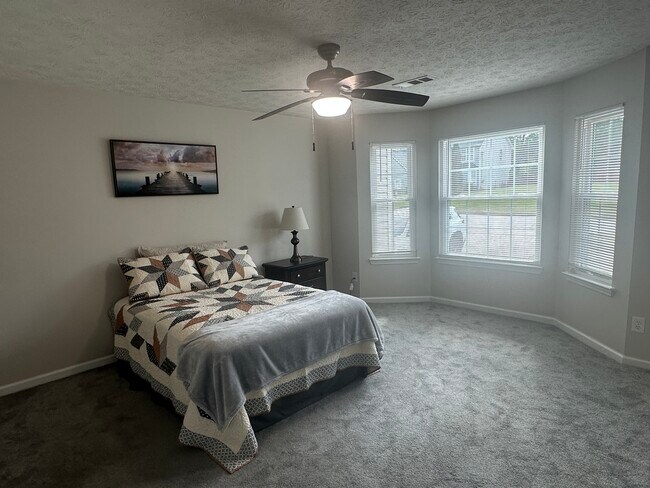Foto del edificio - 4144 Flakes Mill Manor Ln