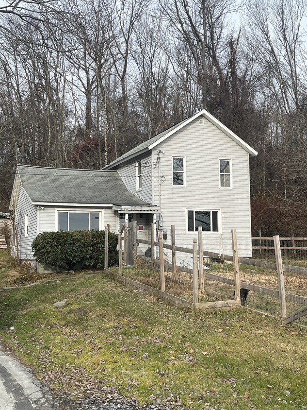 Primary Photo - 357 Oak Dr