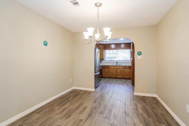 Building Photo - 10806 Clear Fork Dr