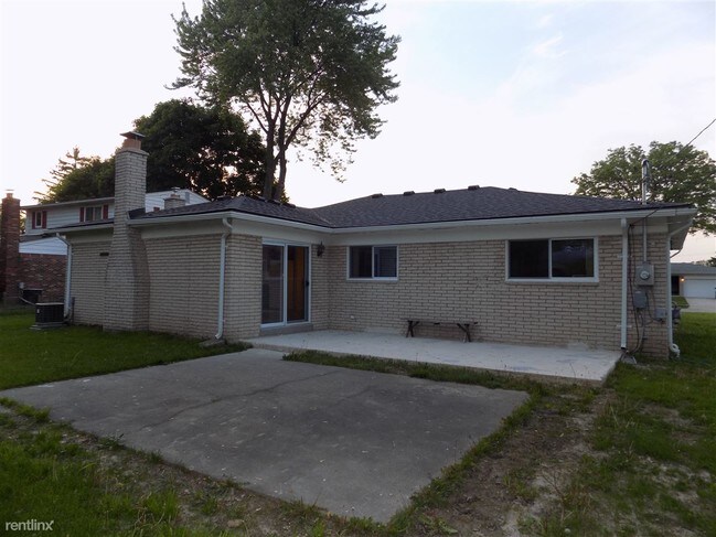 Building Photo - 3 br, 1.5 bath House - 1180 Ashley Dr