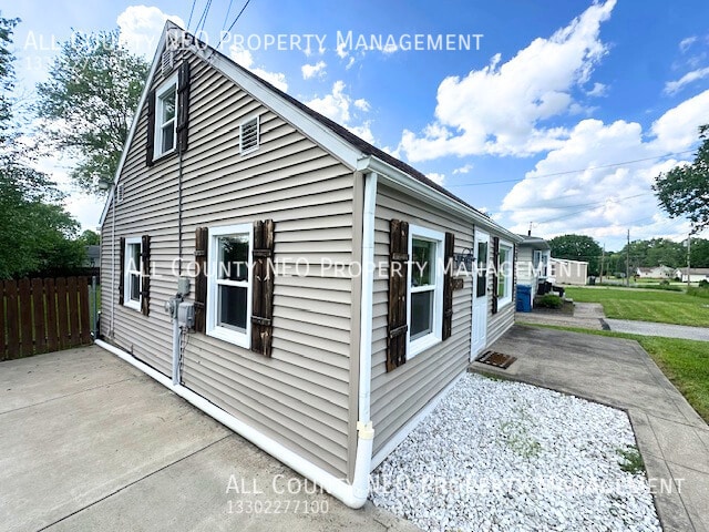 Building Photo - 3 Bedroom, 1 Bath SFH in Akron!