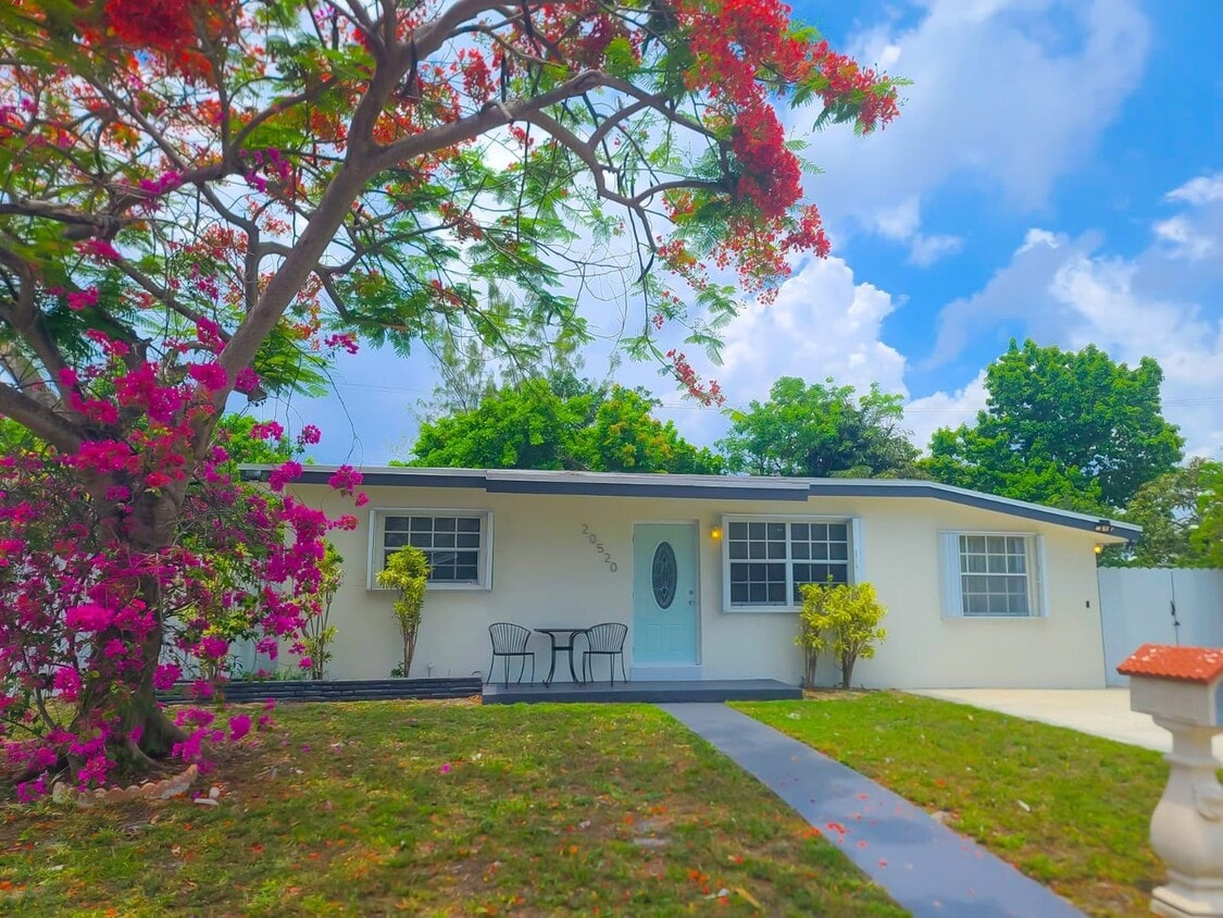 Photo - 20520 NE 15 AVE