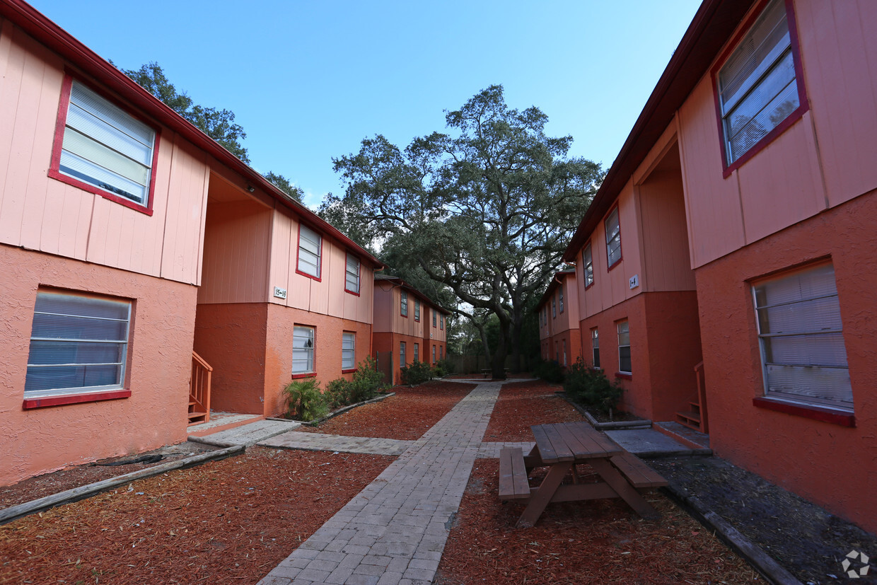 Foto del edificio - Elmwood