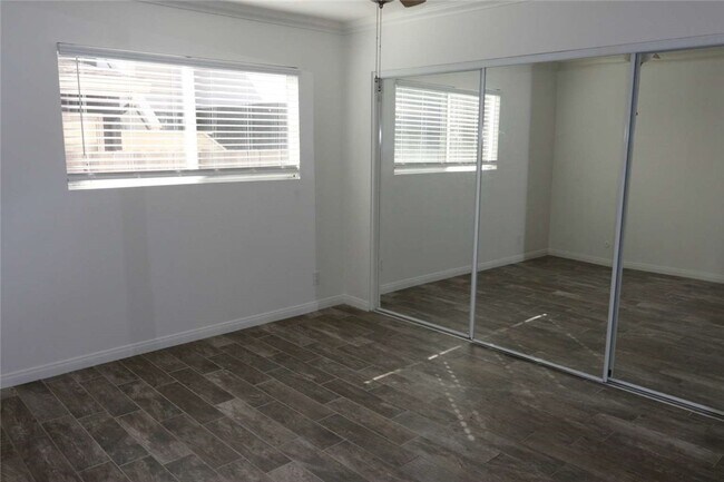 Foto del edificio - 111 N Calle Seville