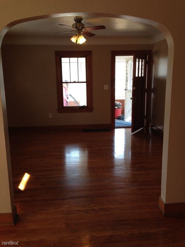 Foto principal - 3 br, 1 bath House - 821 Michigan Ave