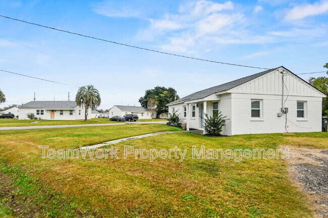 Building Photo - 3043 Terry Dr