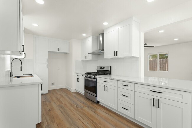 Foto del edificio - 18421 Patterson Ln