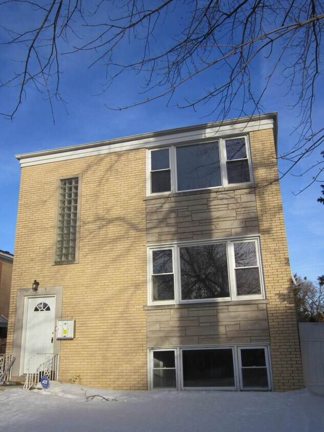 Primary Photo - 2211 N Harlem Ave
