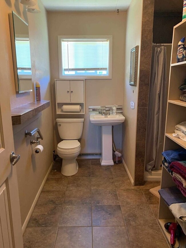 Building Photo - Fully furnished open room cabin- Available Sept 1st - End of April 2026