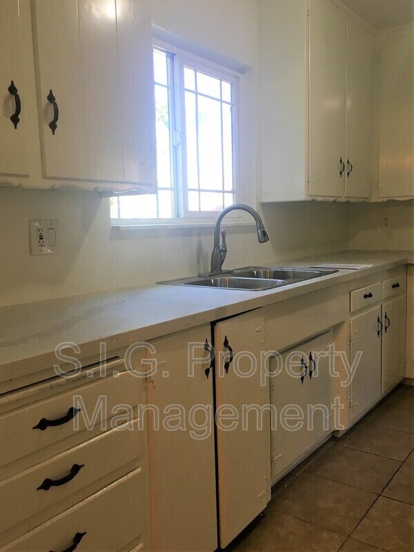 Foto del edificio - 11345 Valley Spring Ln