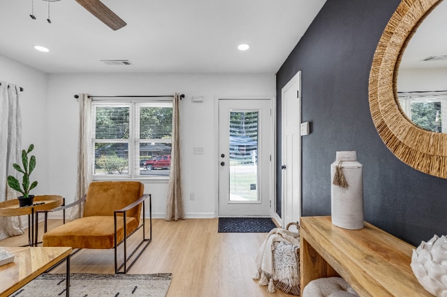 Foto del edificio - 2933 Cloverhurst Dr