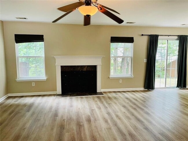 Foto del edificio - 2430 Mayfair Dr