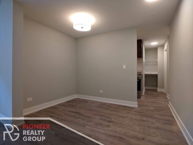 Foto del edificio - 456 W Barry Ave