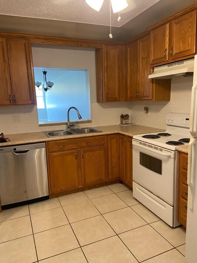 Foto del edificio - 2885 SW 22nd Ave