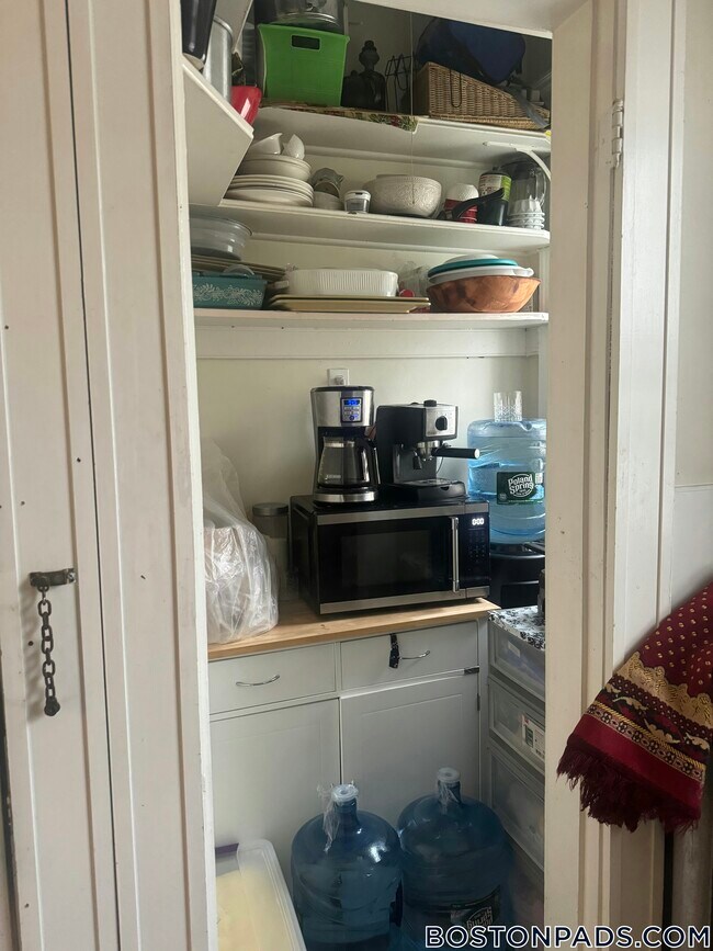 Building Photo - 86 Maple St