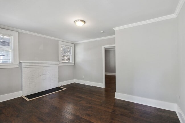 Building Photo - 1334 E Waldburg St