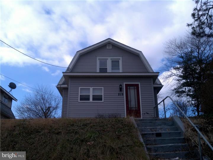 Foto principal - 219 N Black Horse Pike