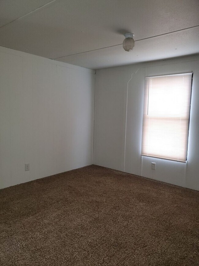 Building Photo - Ready to Move in