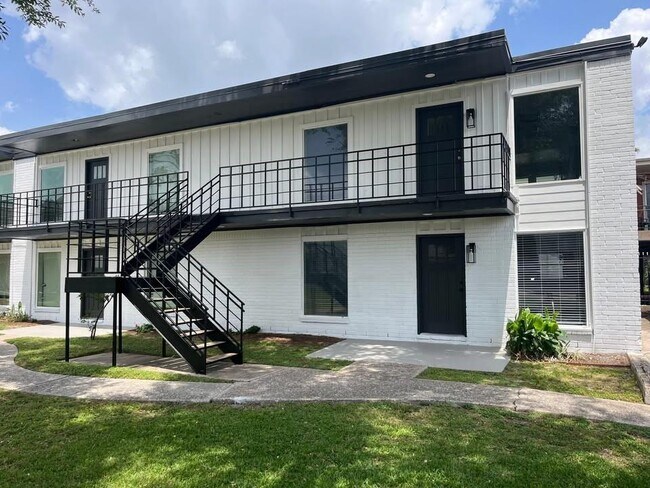 Building Photo - 1701 Johanna Dr