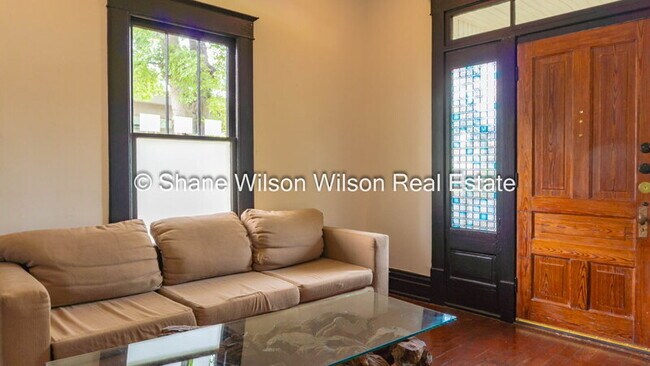 Foto del edificio - 2406 Bailey Ave