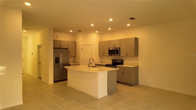 Building Photo - 2207 Portrait St