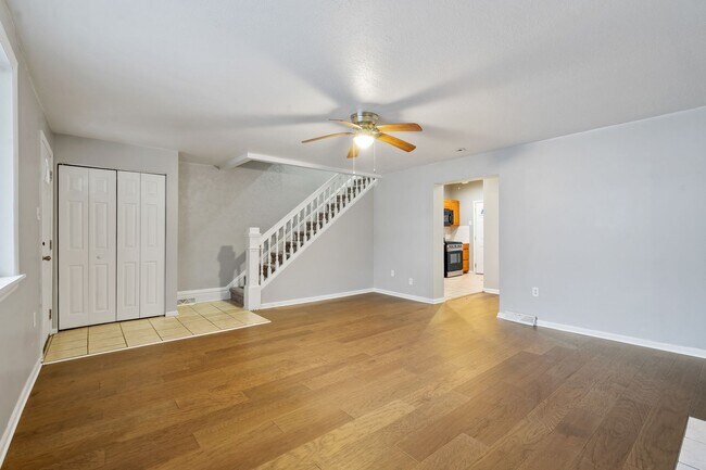Building Photo - Refreshed 3 Bedroom in Elliott minutes fro...