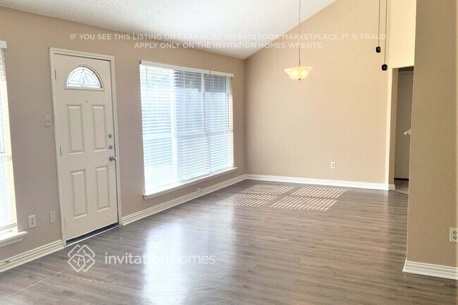 Foto del edificio - 4965 Briar Oaks Ln